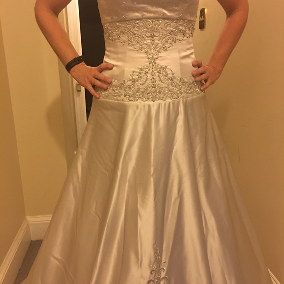 2 Be Brides Wedding Dress - Picture 3 of 6